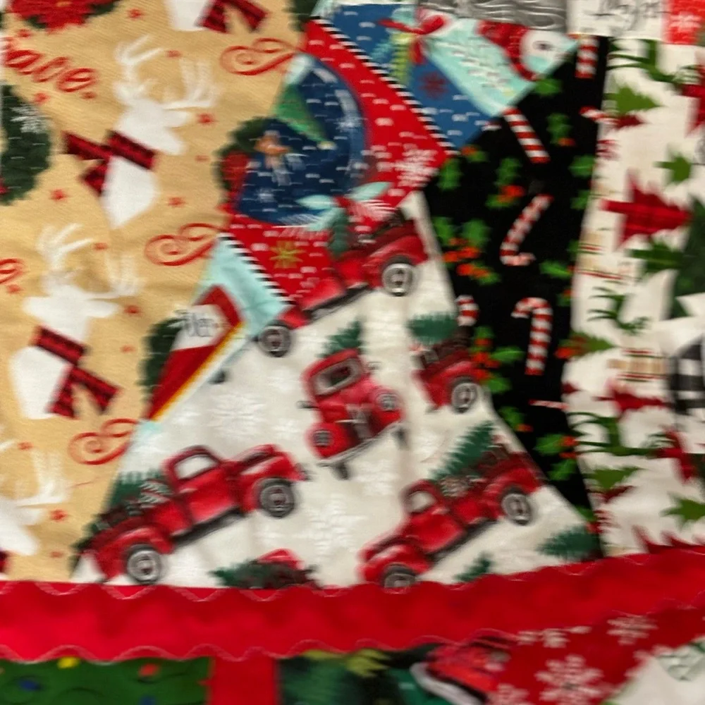 Christmas lap quilt. Approx 36” x 39”